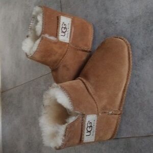 UGG BOOTS